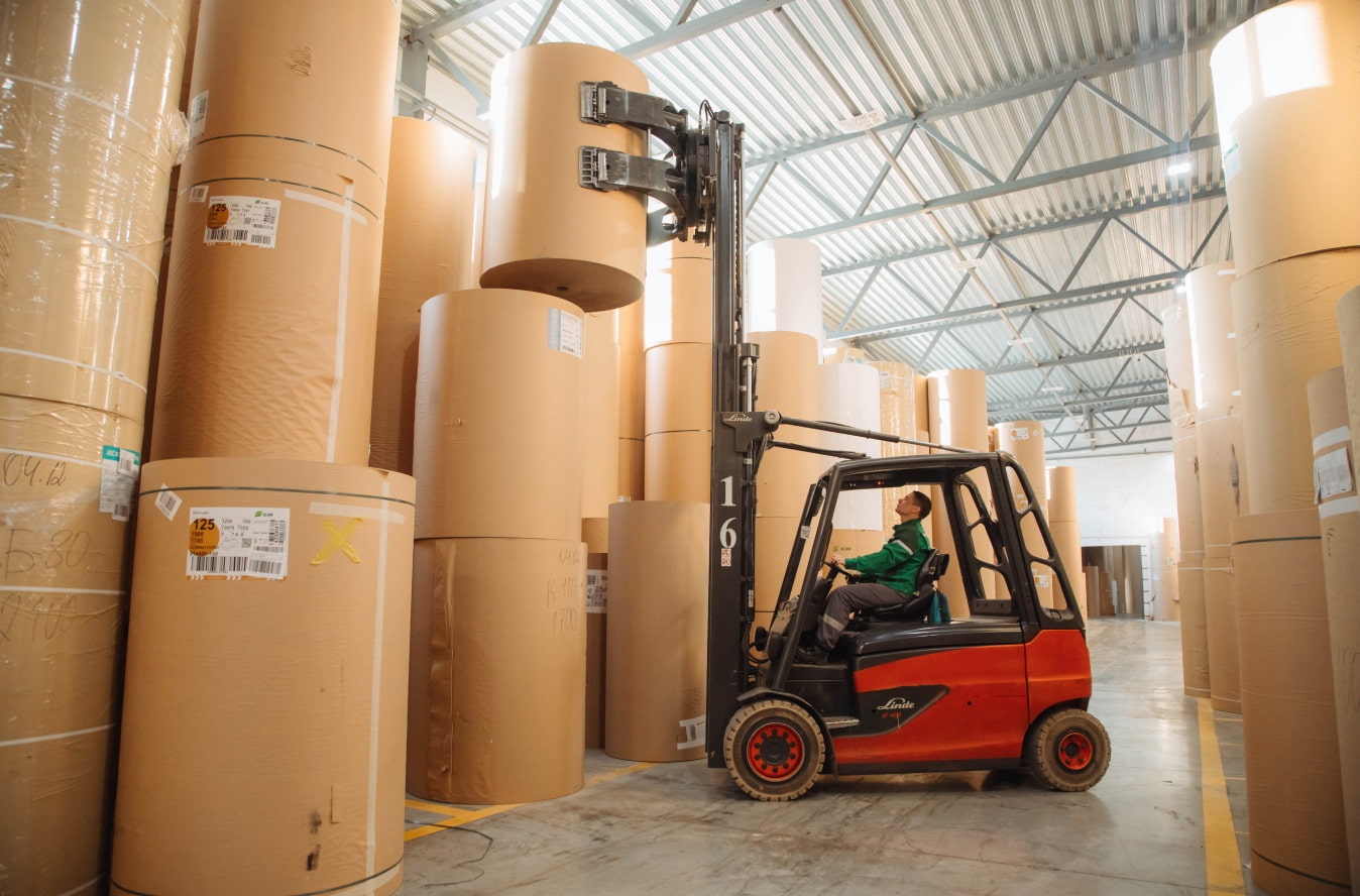 The raw material base of corrugated packaging is roll–on cardboard and paper