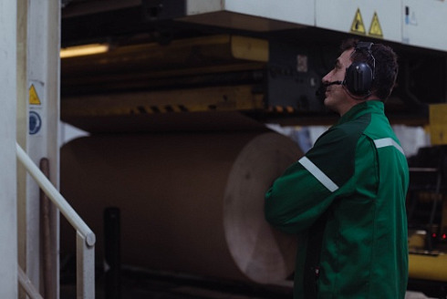 Creating corrugated cardboard